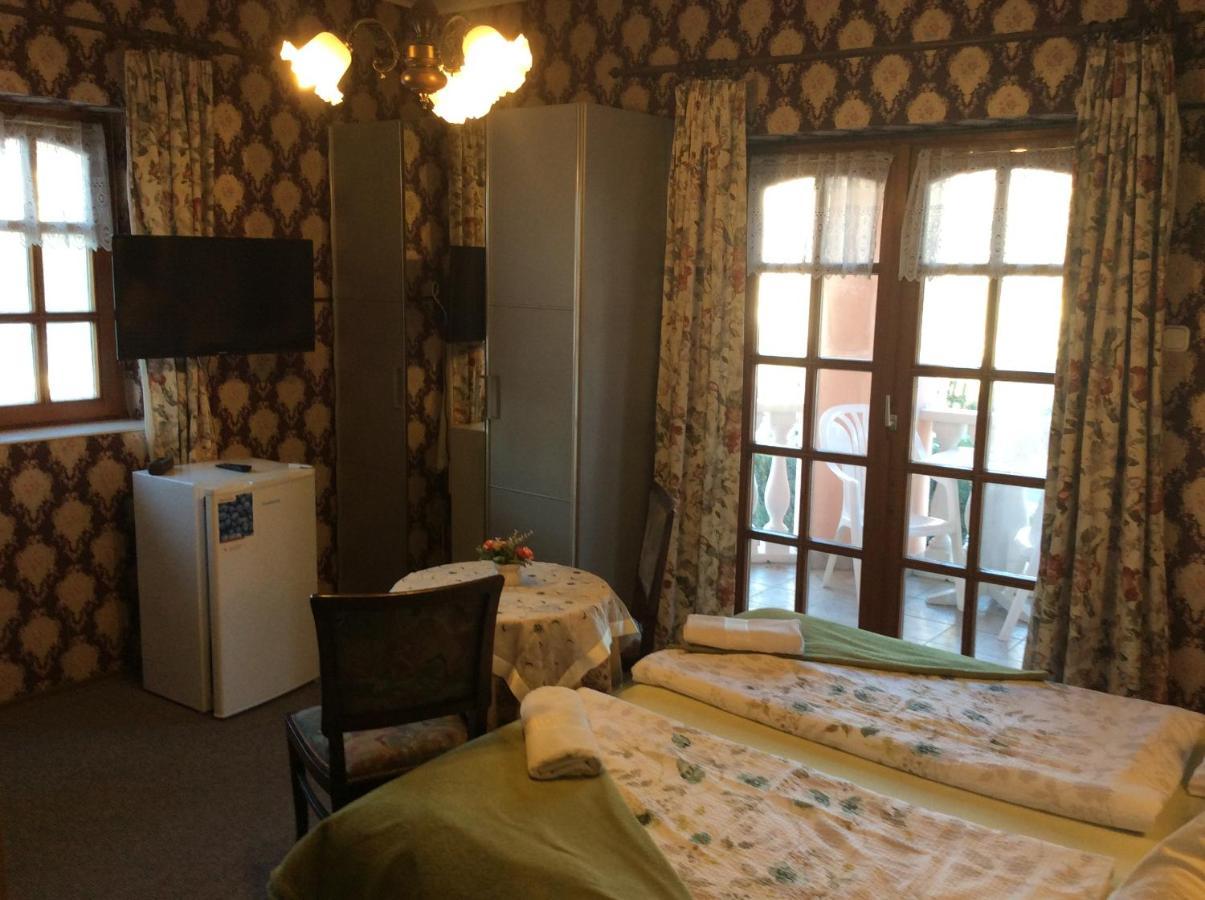 Ilona Kis Kastely Panzio Hotel Keszthely Ngoại thất bức ảnh