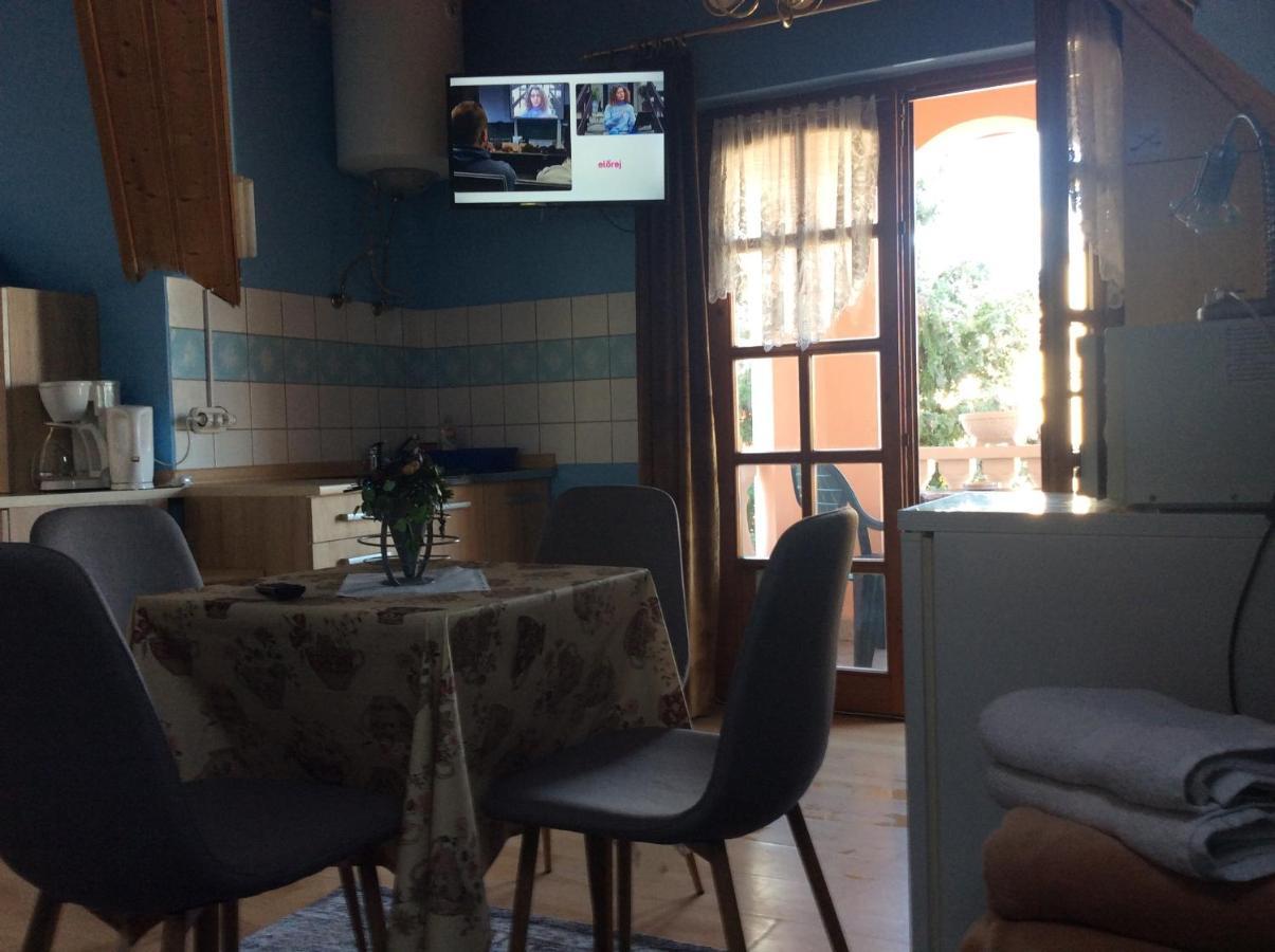 Ilona Kis Kastely Panzio Hotel Keszthely Ngoại thất bức ảnh